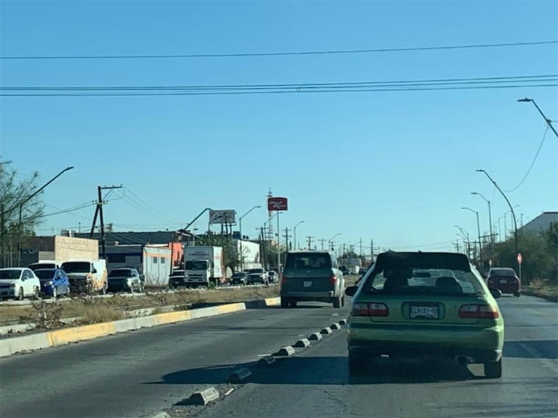 carril confinado; ciclista